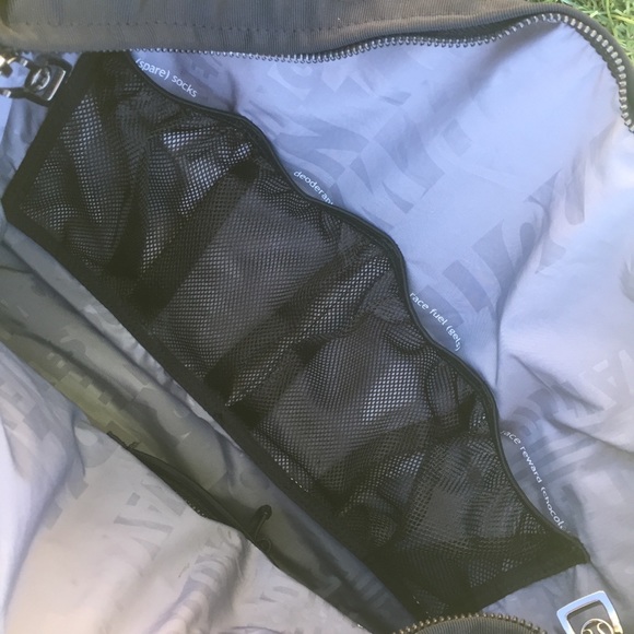 Lululemon legendary duffel - Picture 8 of 8
